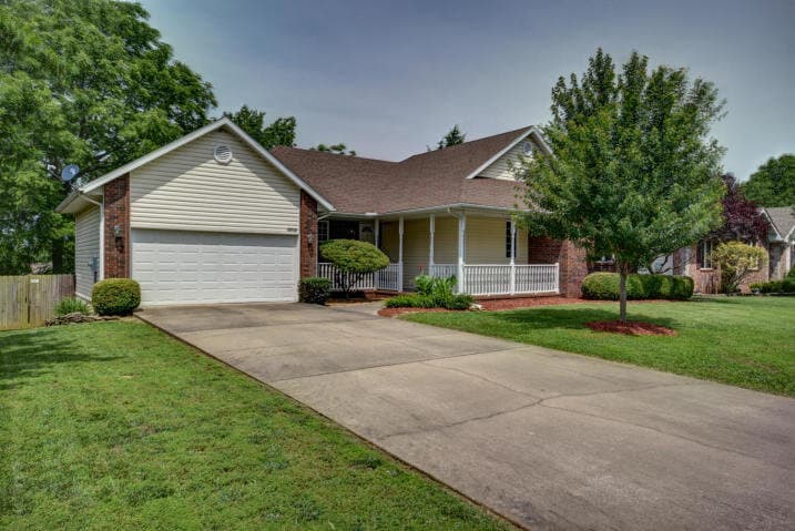 Springfield Missouri home listing exterior